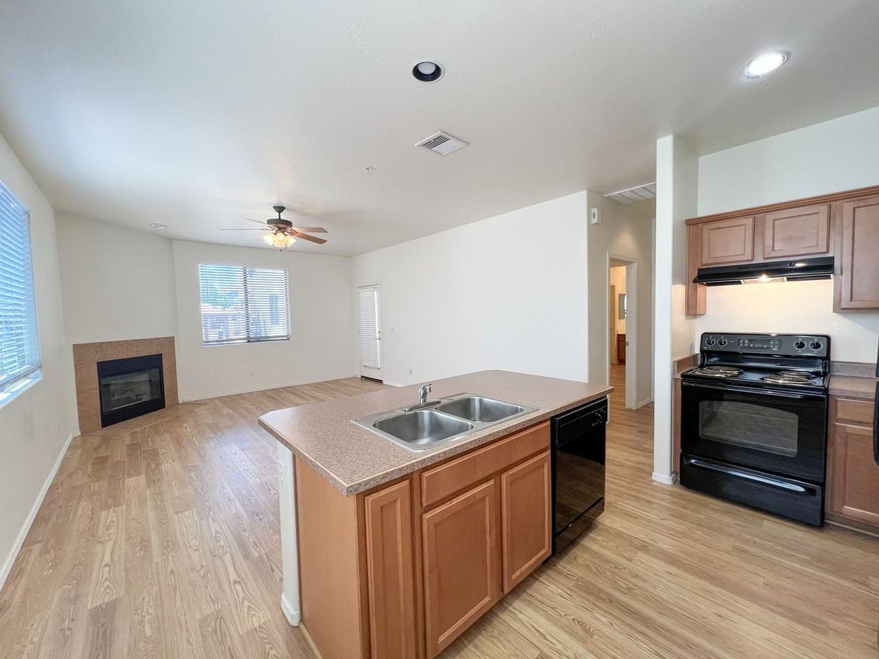 1715 Pinon Dr - Photo 2 of 12