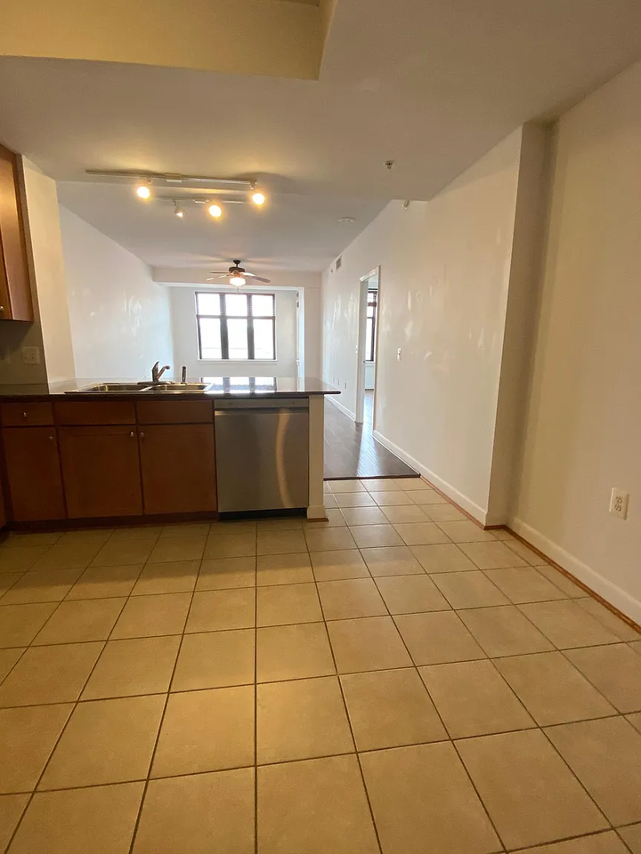 400 Massachusetts Avenue Northwest - Photo 2 of 5
