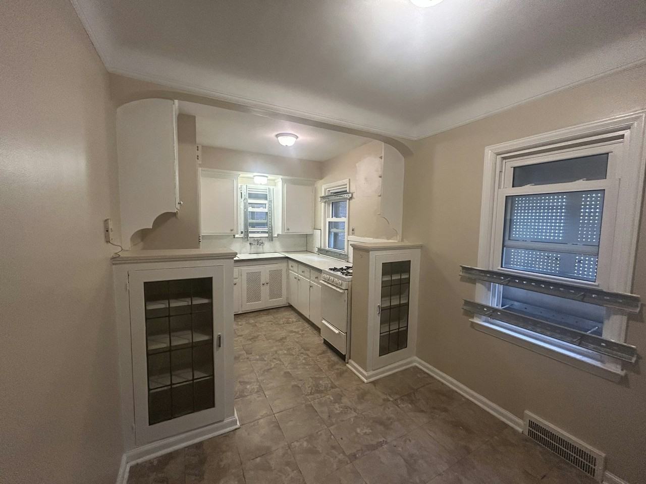 5290 University Place - Photo 6 of 27