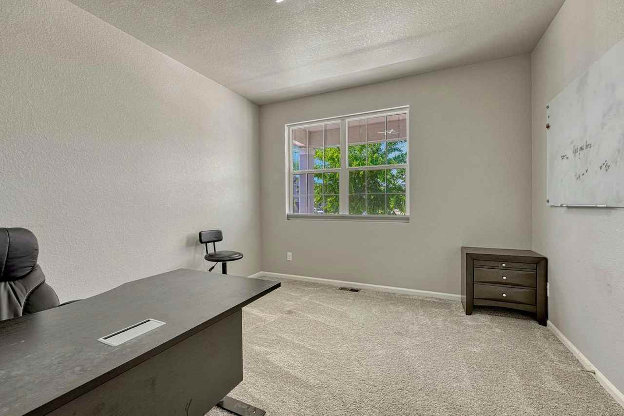 18205 Marsh Wren Avenue - Photo 5 of 48