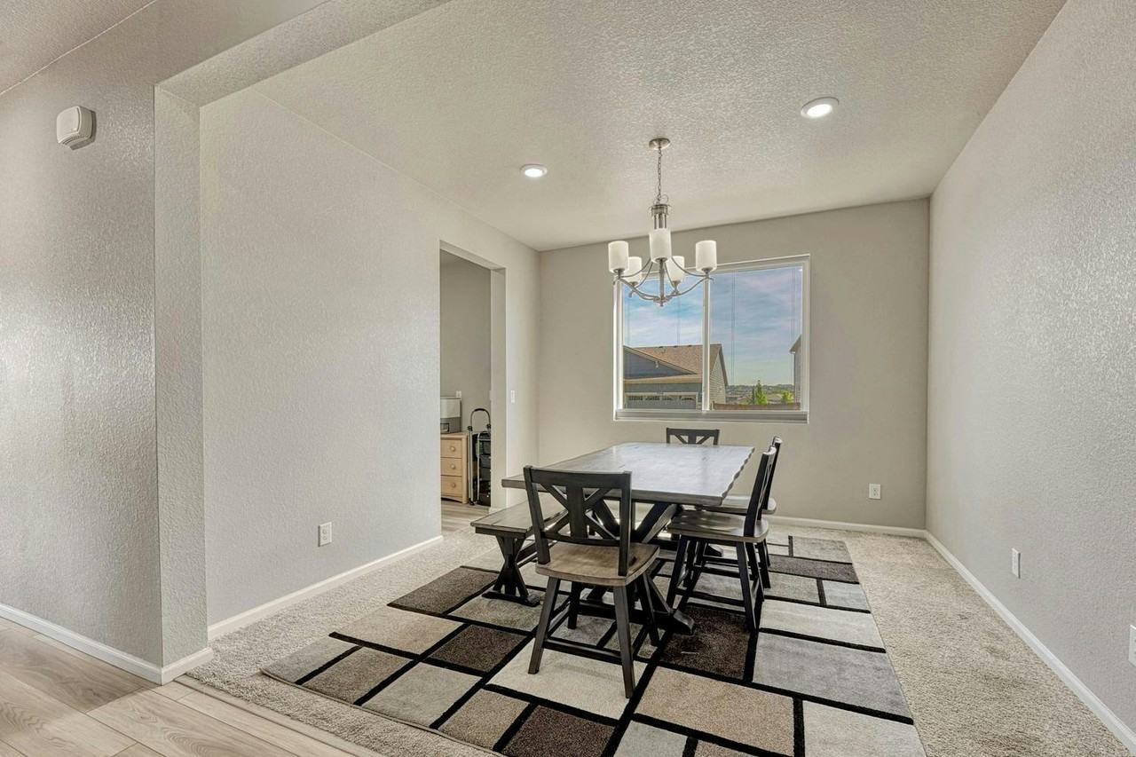 18205 Marsh Wren Avenue - Photo 7 of 48