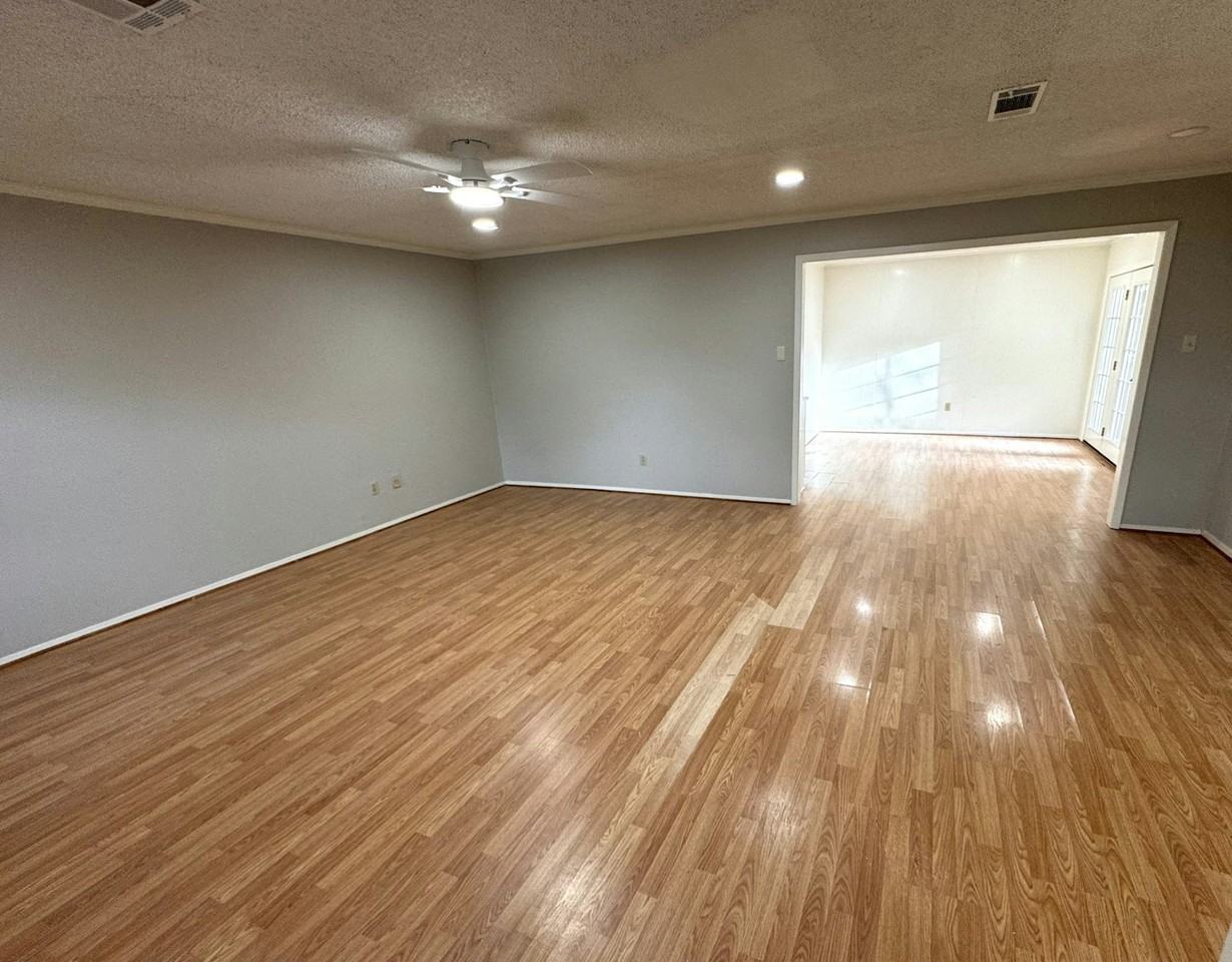 6401 Landmark Drive - Photo 2 of 16