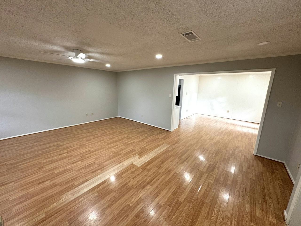 6401 Landmark Drive - Photo 3 of 16