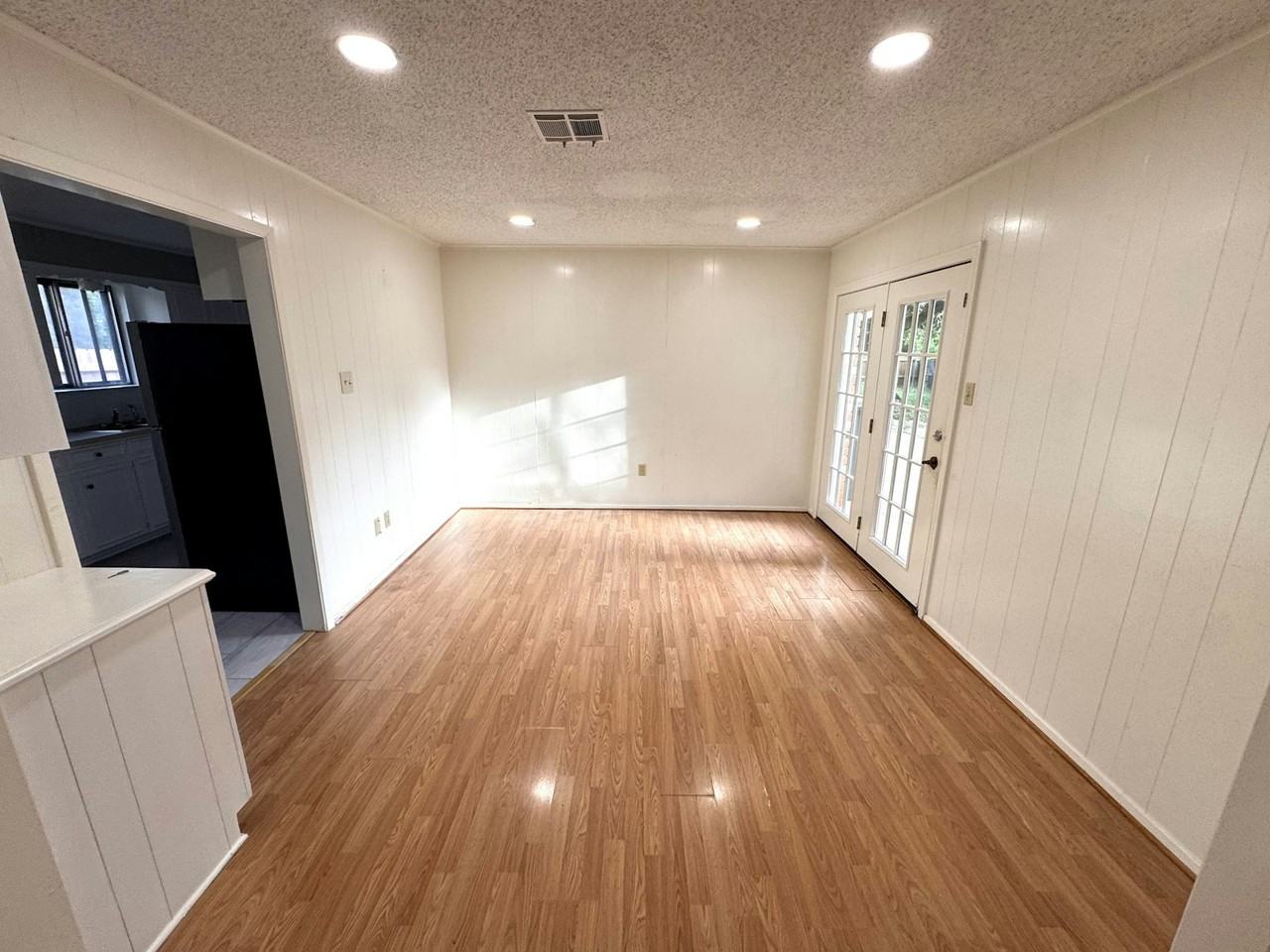 6401 Landmark Drive - Photo 4 of 16