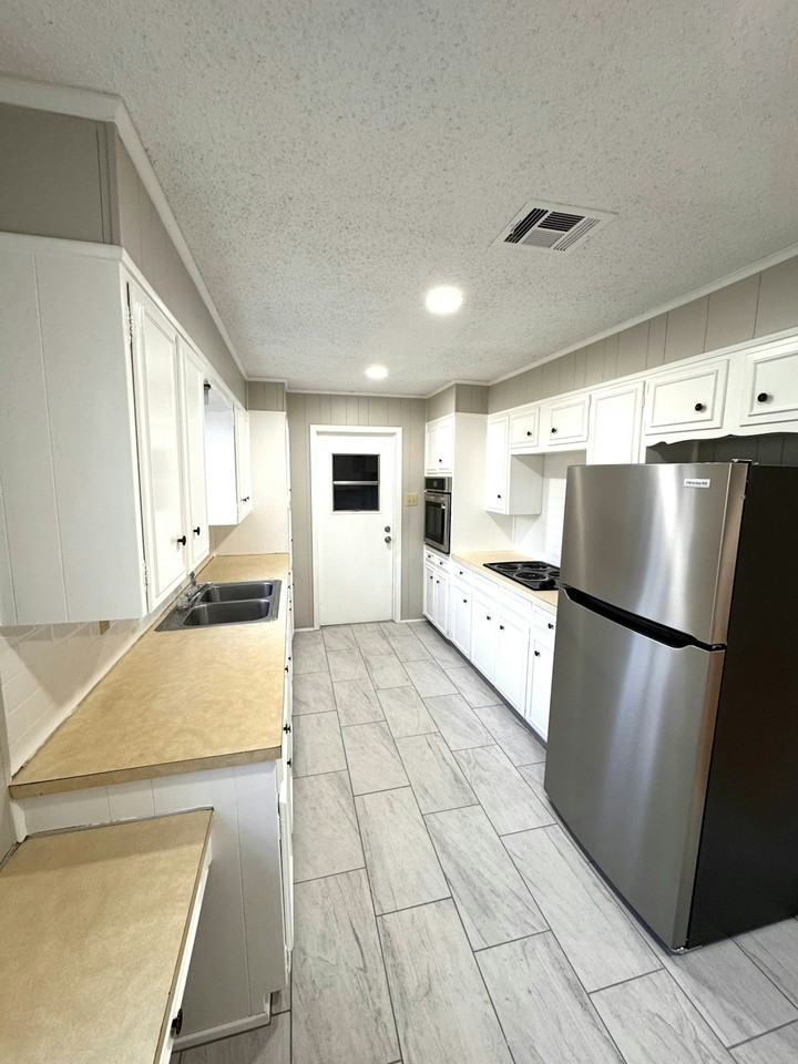 6401 Landmark Drive - Photo 6 of 16