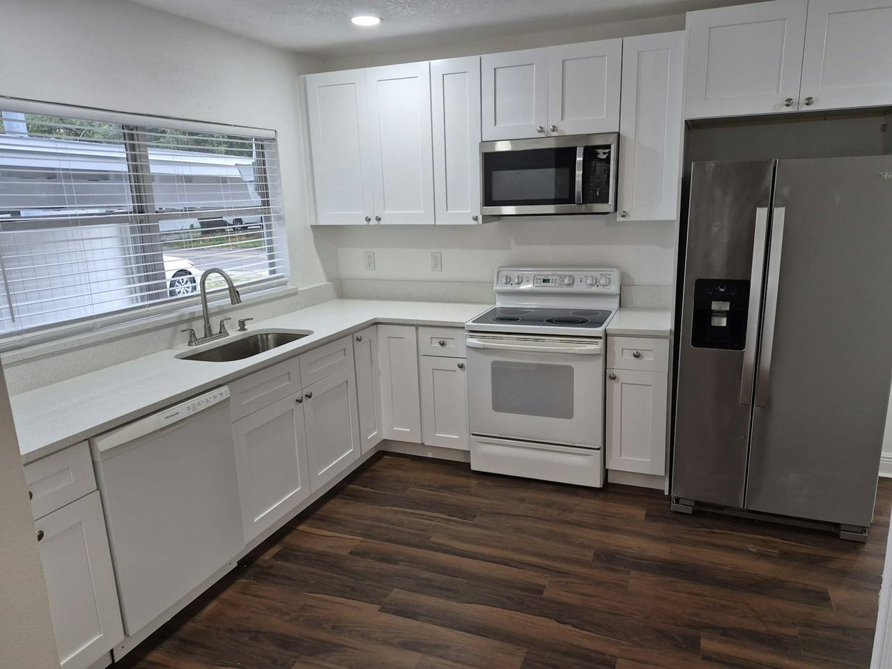 1402 East Bougainvillea Avenue - Photo 3 of 25
