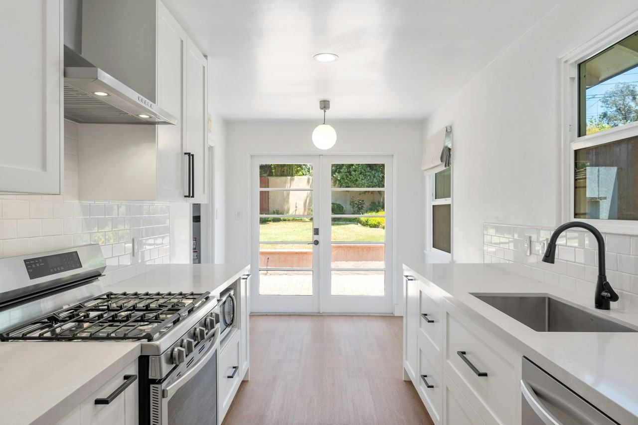3409 Palos Verdes Drive North - Photo 7 of 49