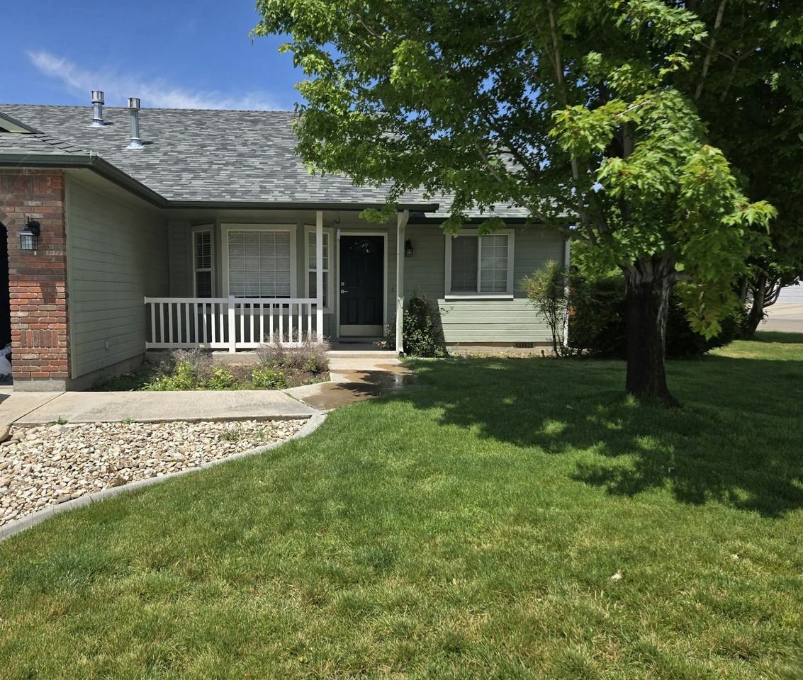 2000 East Doberman Drive - Photo 2 of 30