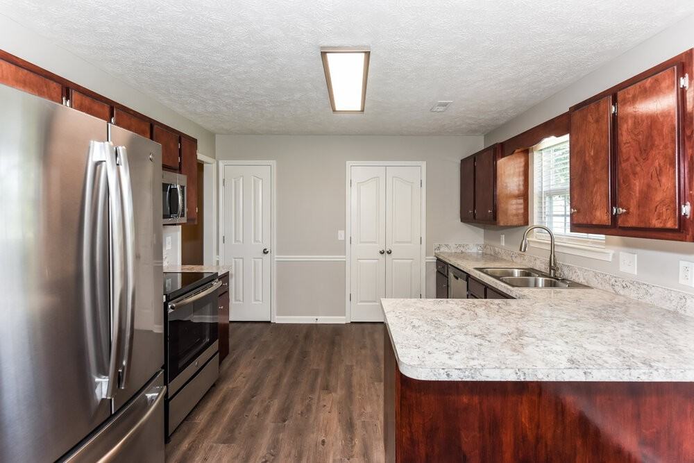 2642 Weatherford St - Photo 6 of 17