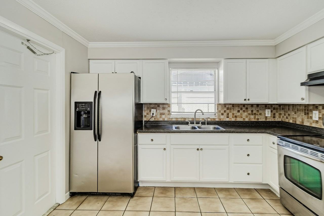 8727 North 50th Street, Unit A - Photo 3 of 15