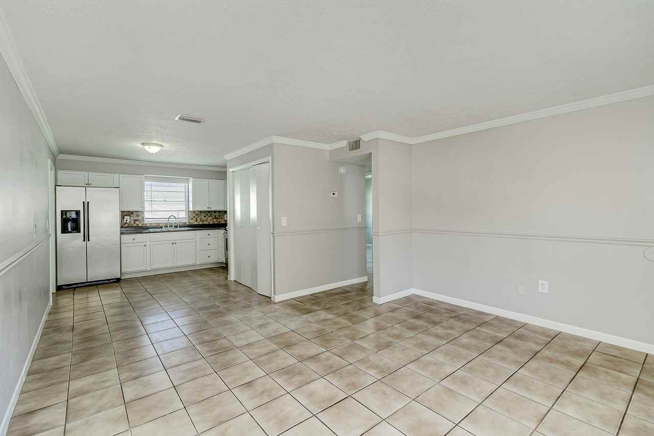 8727 North 50th Street, Unit A - Photo 4 of 15