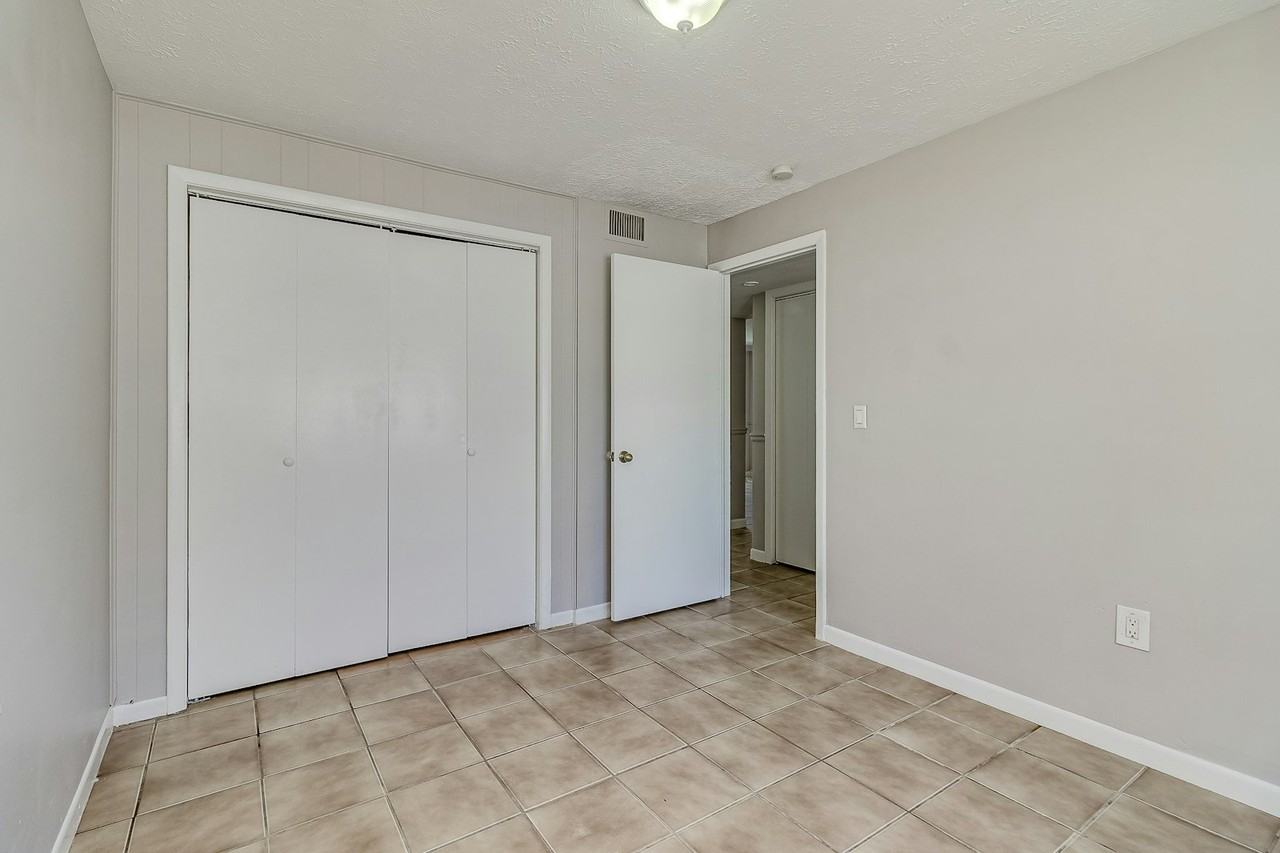 8727 North 50th Street, Unit A - Photo 5 of 15