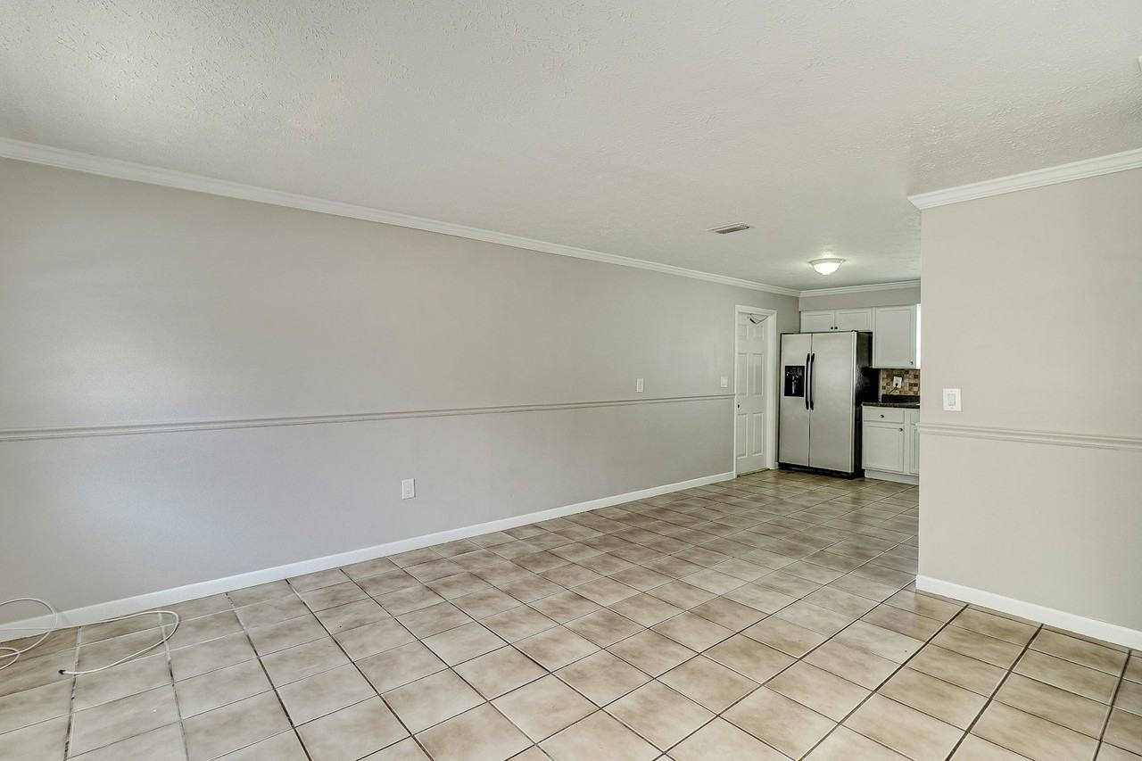 8727 North 50th Street, Unit A - Photo 6 of 15