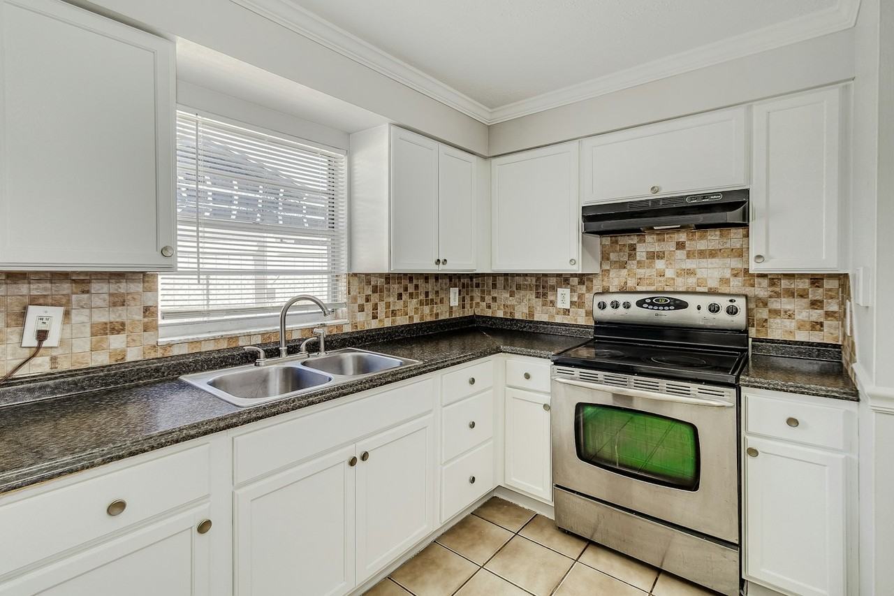8727 North 50th Street, Unit A - Photo 7 of 15