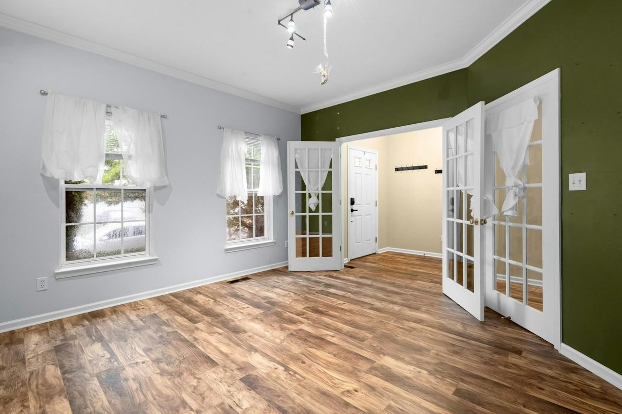 3510 King Edward Way - Photo 7 of 41