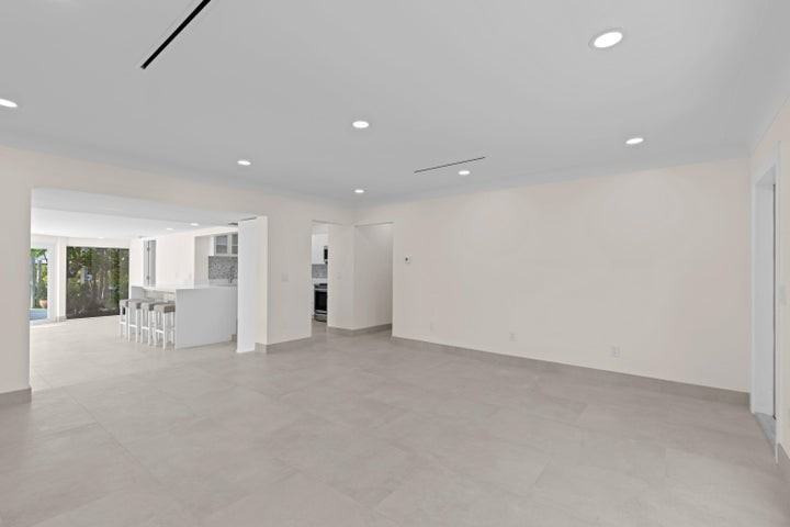 391 Southeast 7th Avenue - Photo 4 of 8