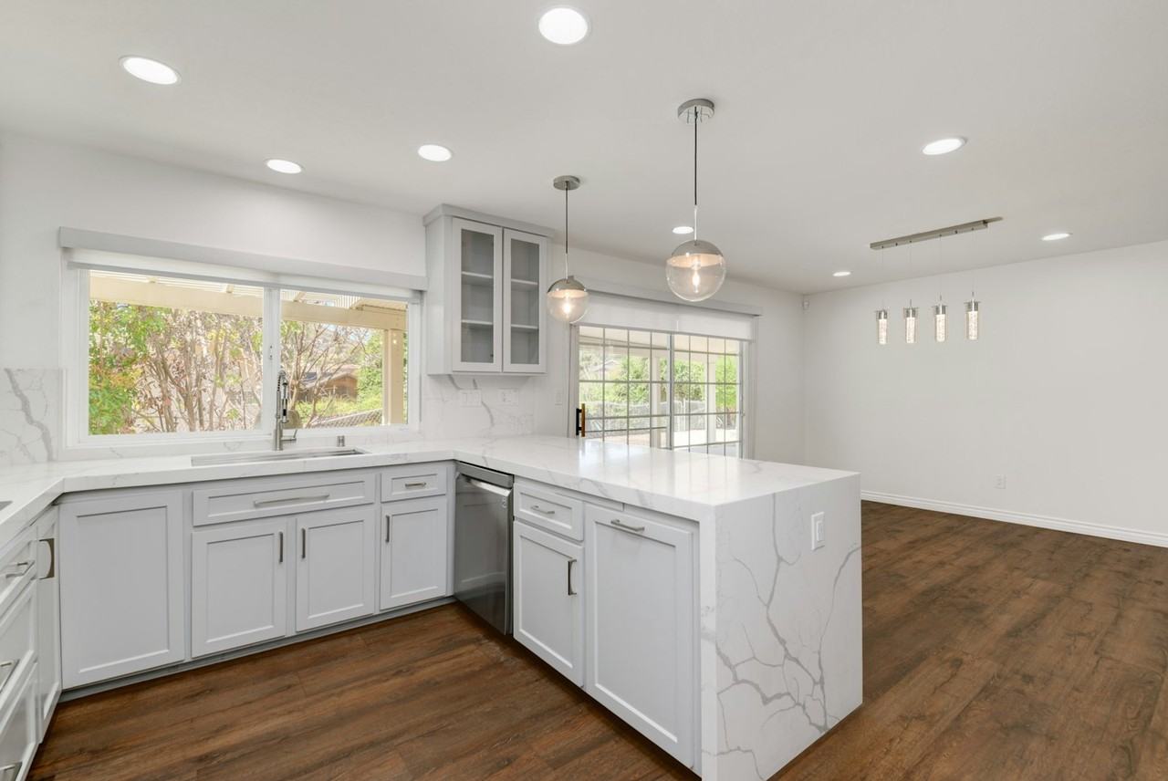 1531 Sundale Road - Photo 4 of 32