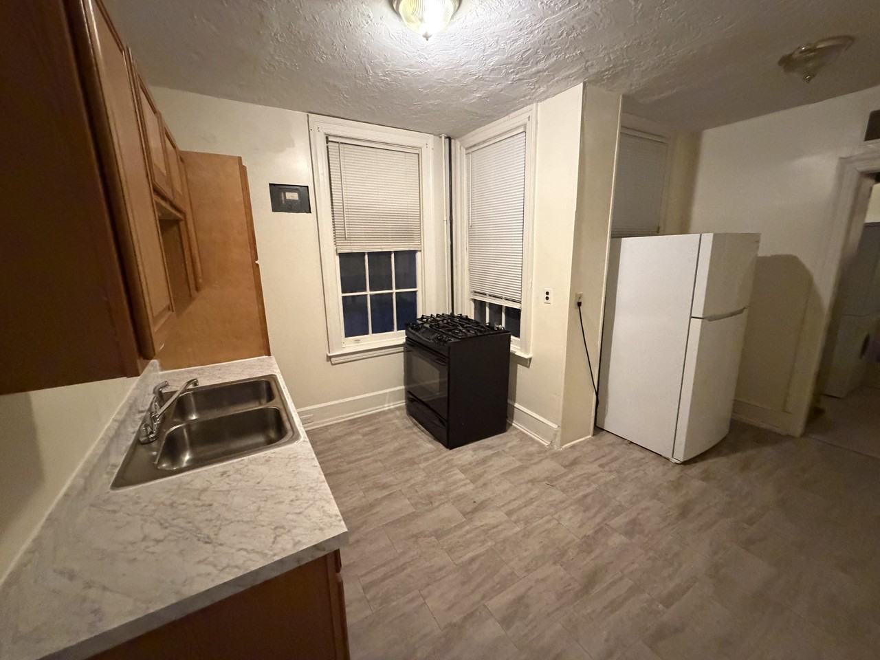 132 West Market Street - Photo 7 of 10