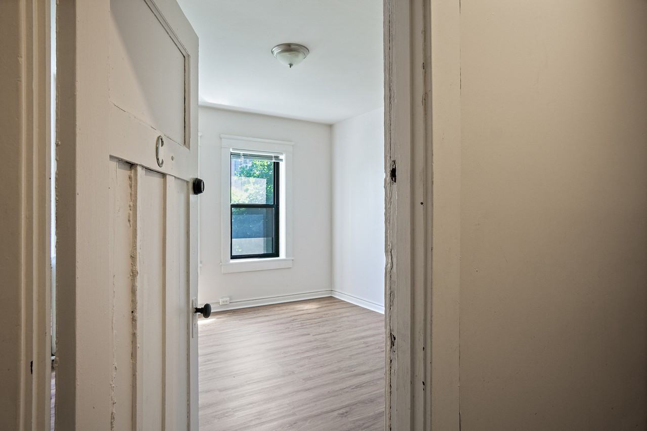 304 Bell Street - Photo 2 of 15