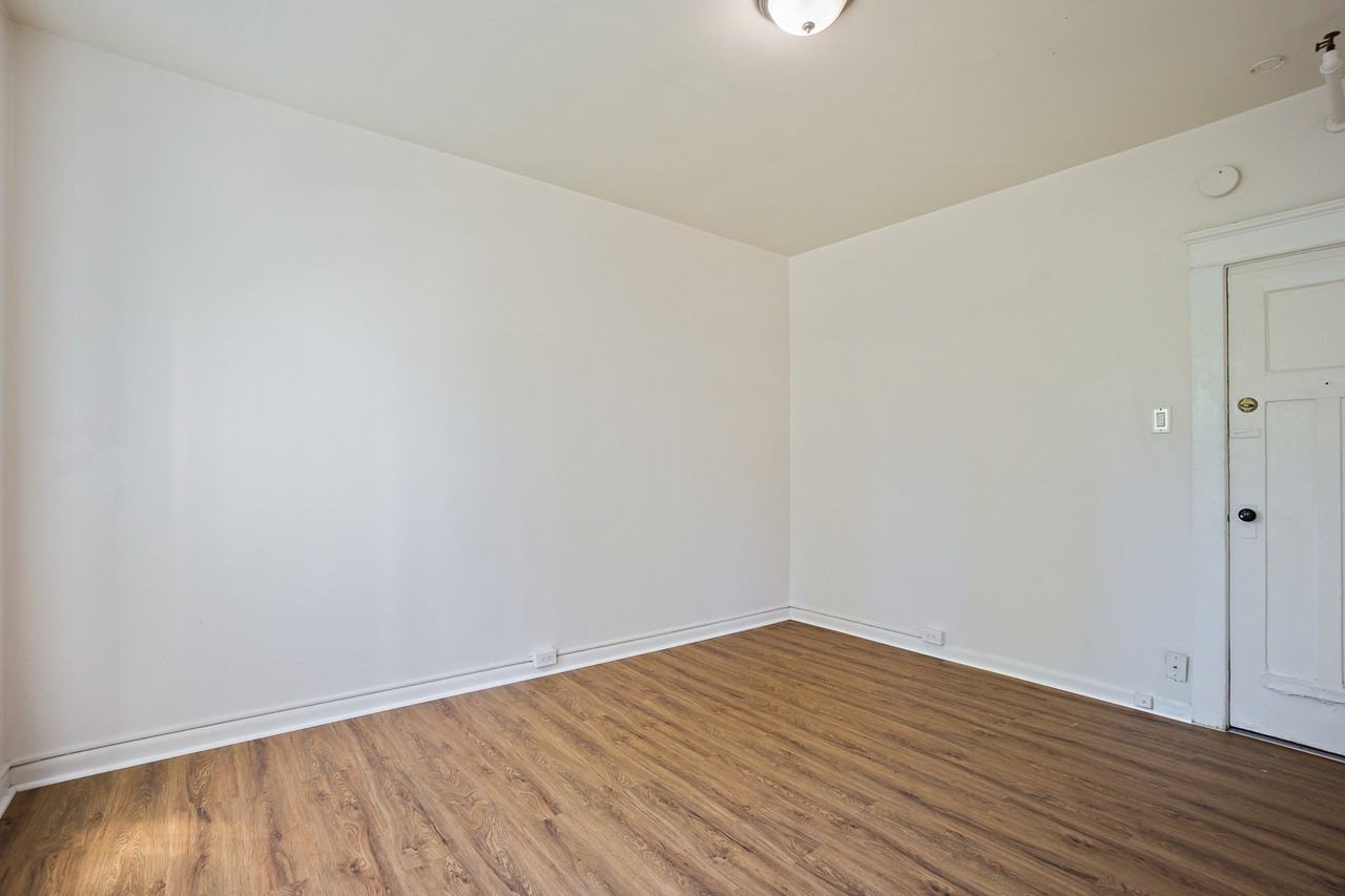 304 Bell Street - Photo 3 of 15