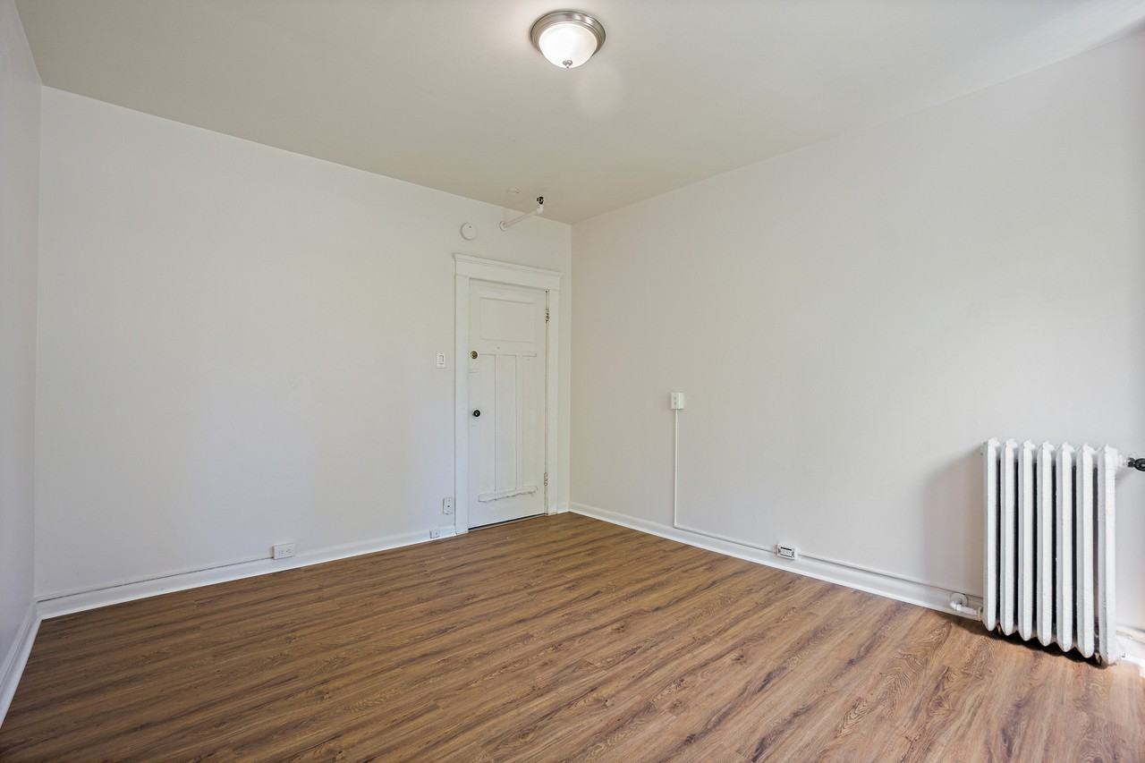 304 Bell Street - Photo 4 of 15