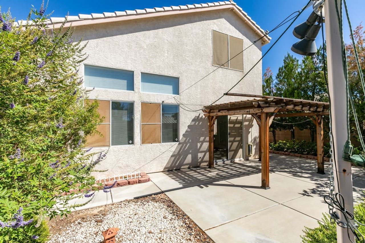 2760 Saigon Dr - Photo 2 of 46