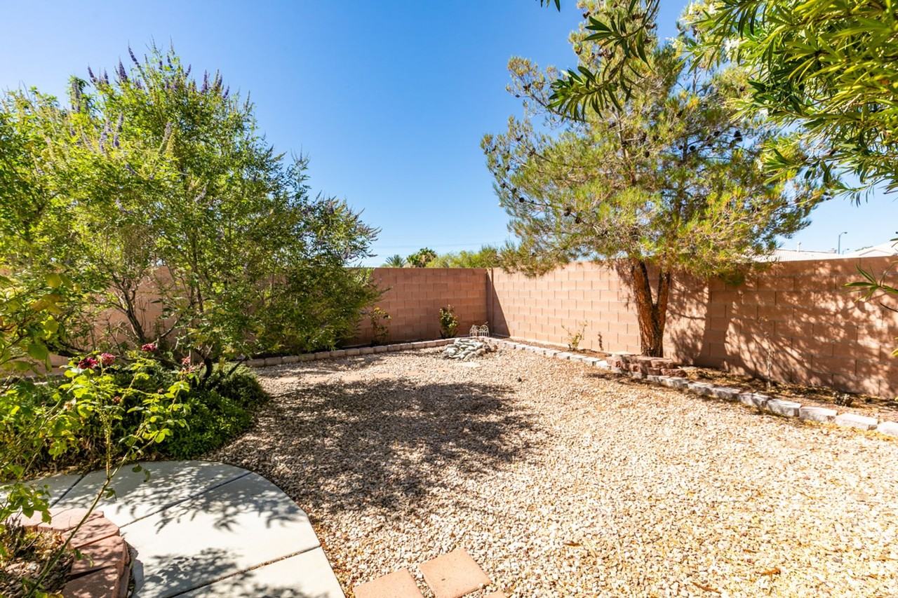 2760 Saigon Dr - Photo 5 of 46