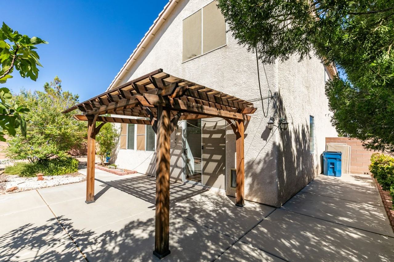 2760 Saigon Dr - Photo 6 of 46