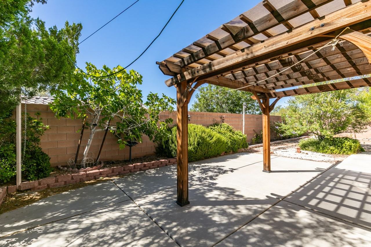 2760 Saigon Dr - Photo 7 of 46