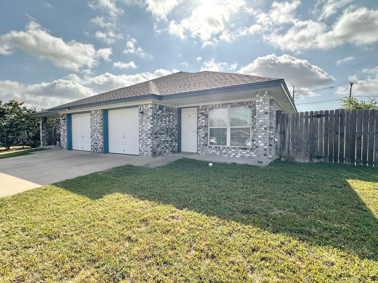 4102 Alan Kent Dr - Photo 2 of 3