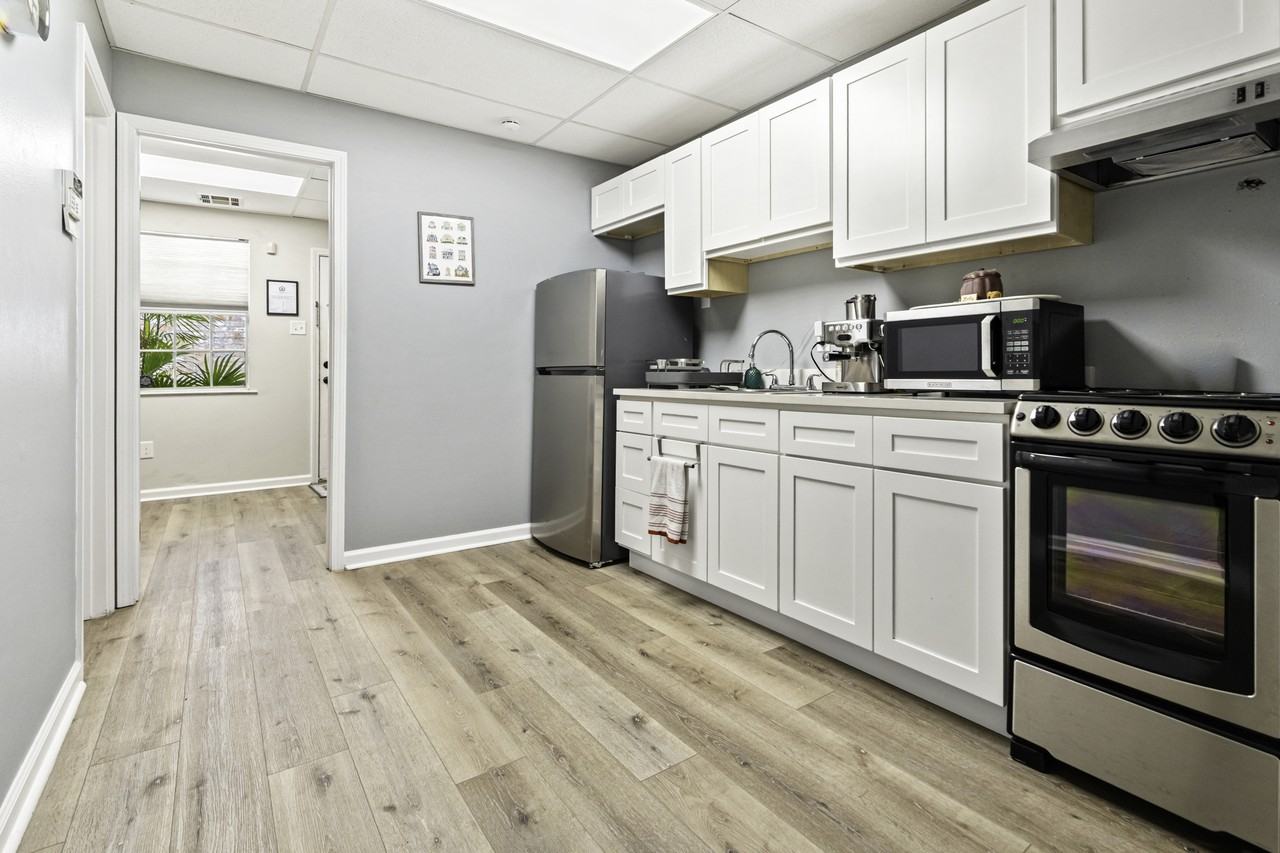 3531 Ridgelake Drive - Photo 3 of 18
