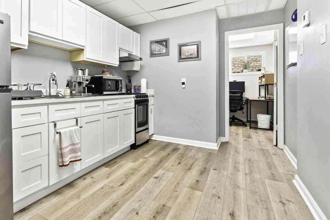 3531 Ridgelake Drive - Photo 4 of 18