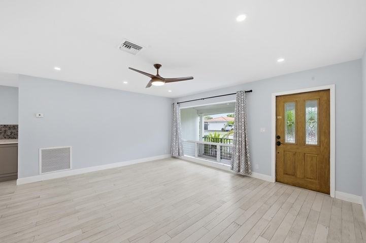 2120 Northeast 62nd Court - Photo 3 of 8