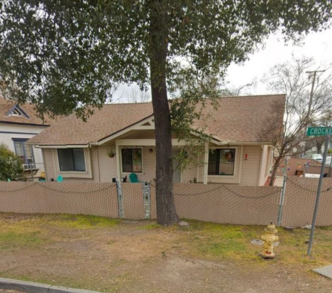 521 Crocker St - Photo 3 of 3