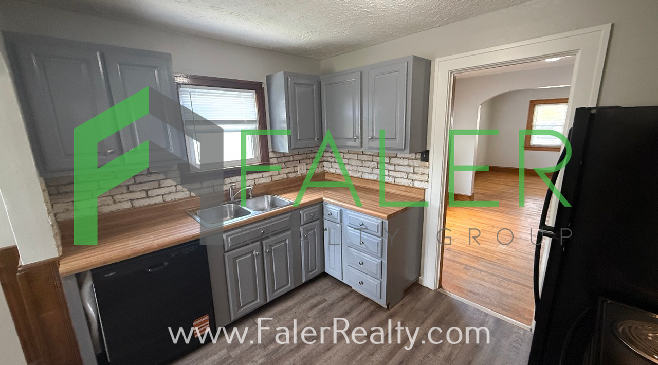 1718 John Glenn Rd - Photo 5 of 15