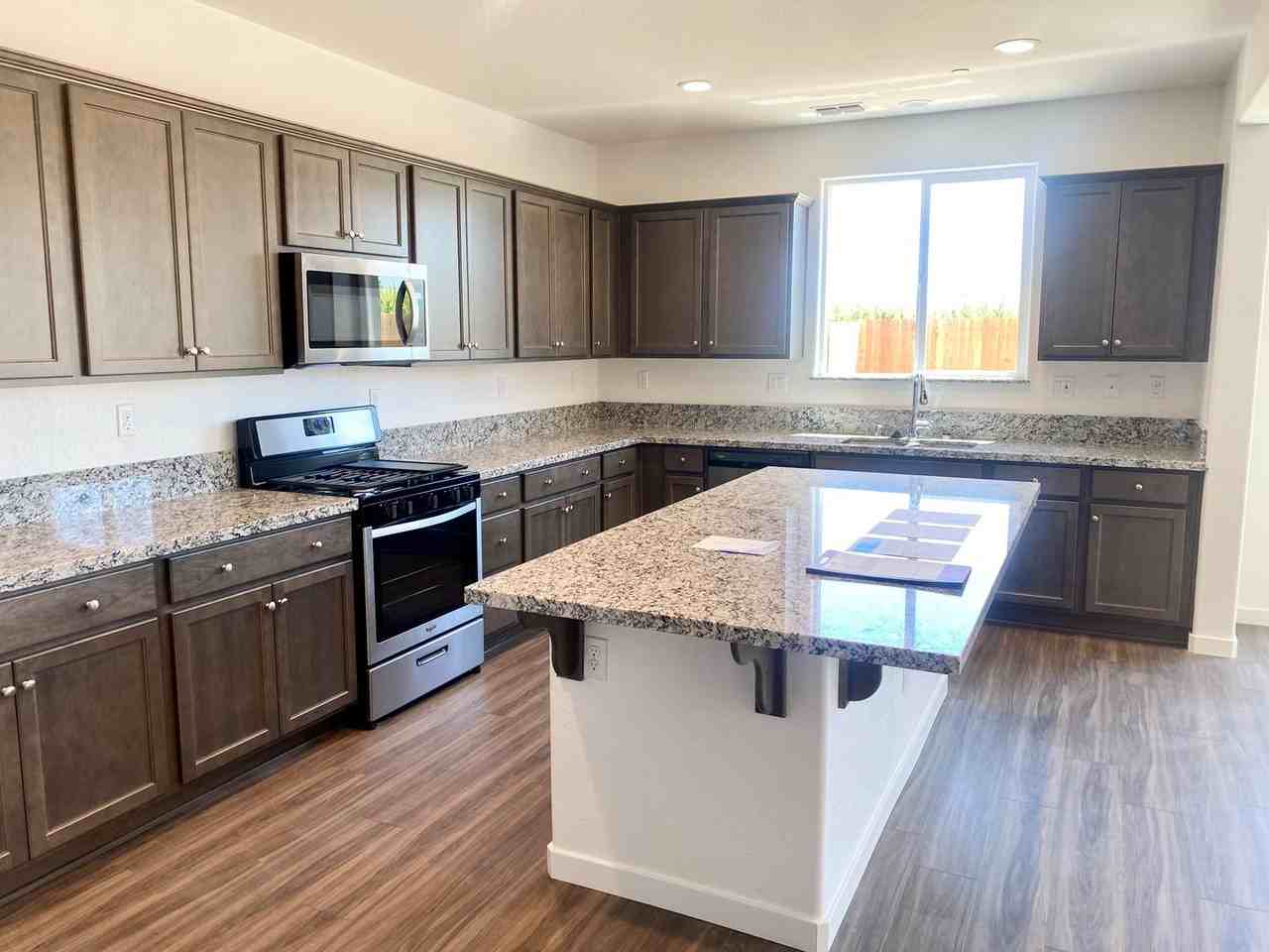 6689 E Cambridge Ave - Photo 7 of 26