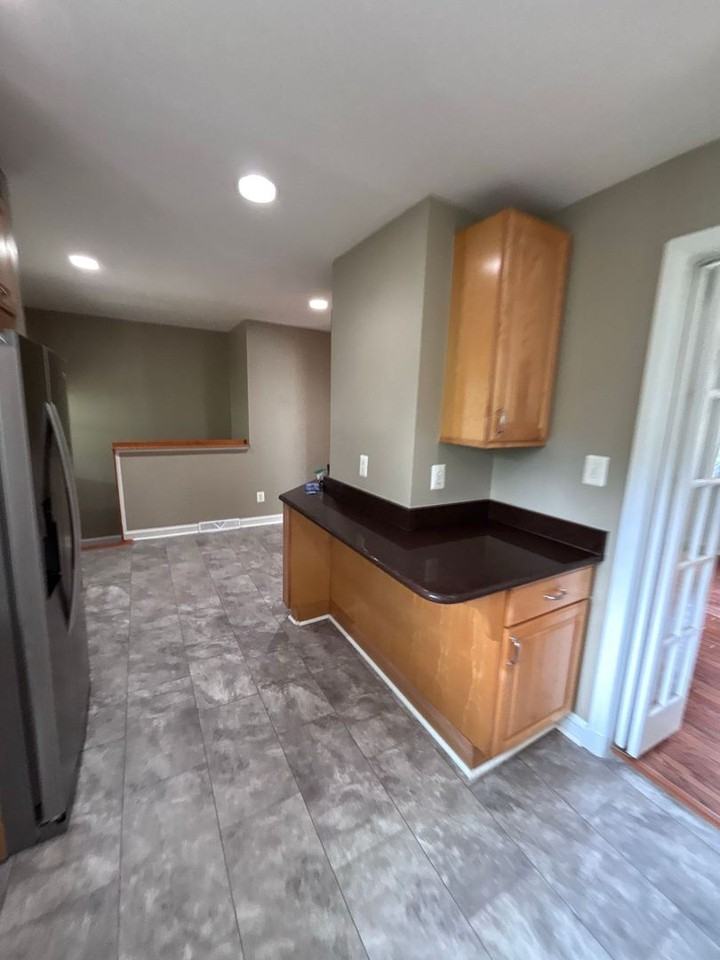 701 Robert Rd - Photo 3 of 9