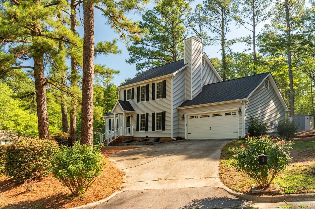 1 Trump Ct - Photo 2 of 26