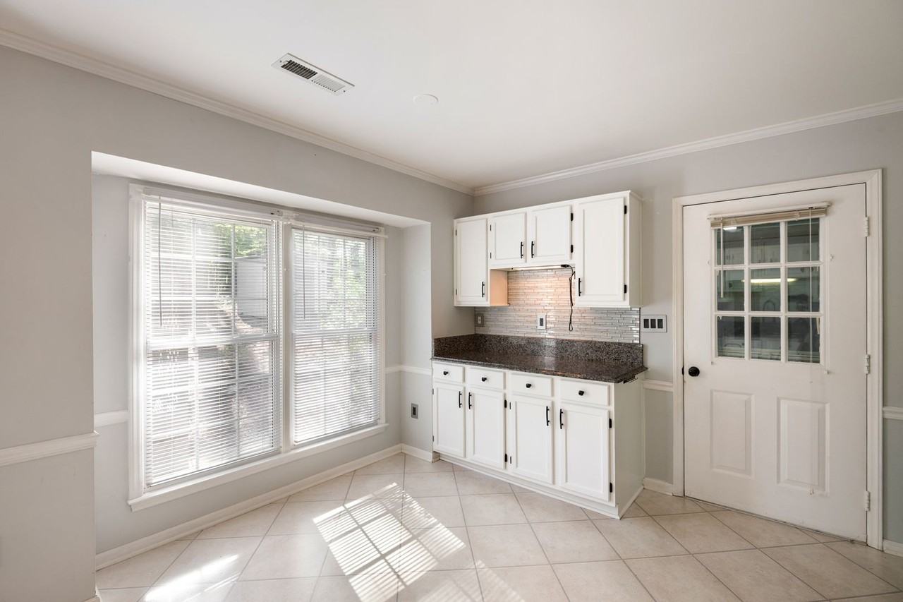 1 Trump Ct - Photo 7 of 26