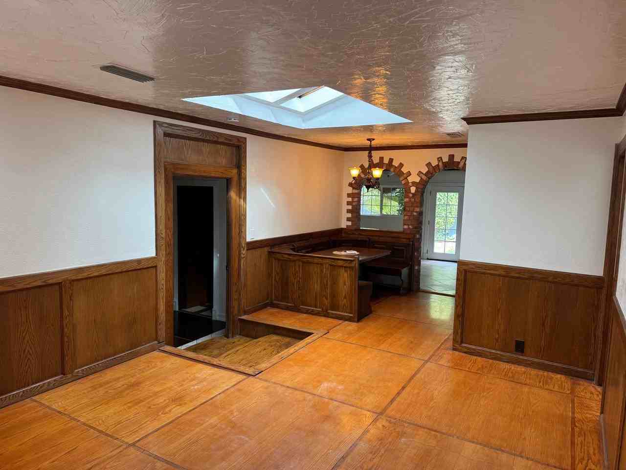 7925 Reading Ave - Photo 3 of 18