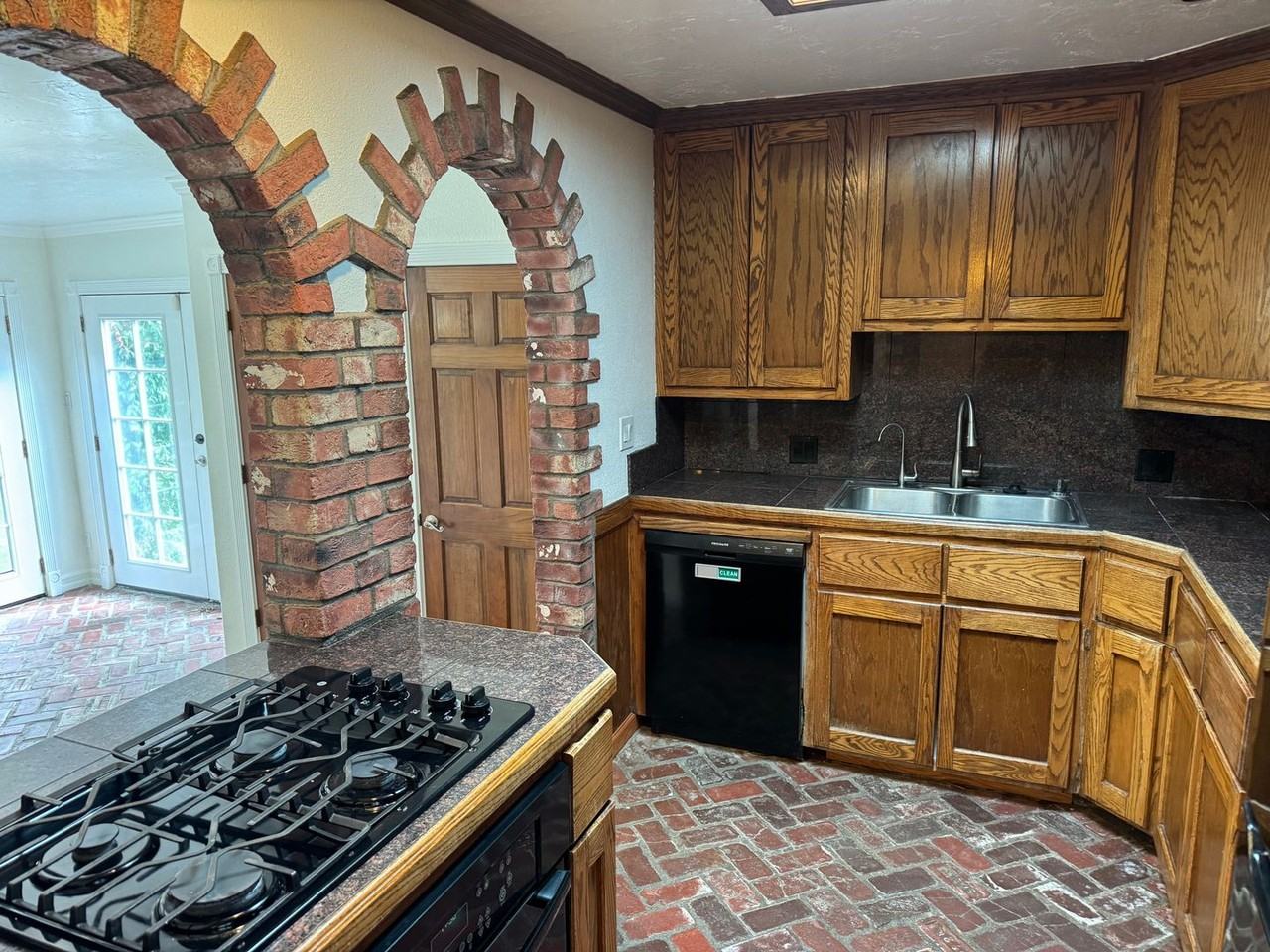 7925 Reading Ave - Photo 5 of 18