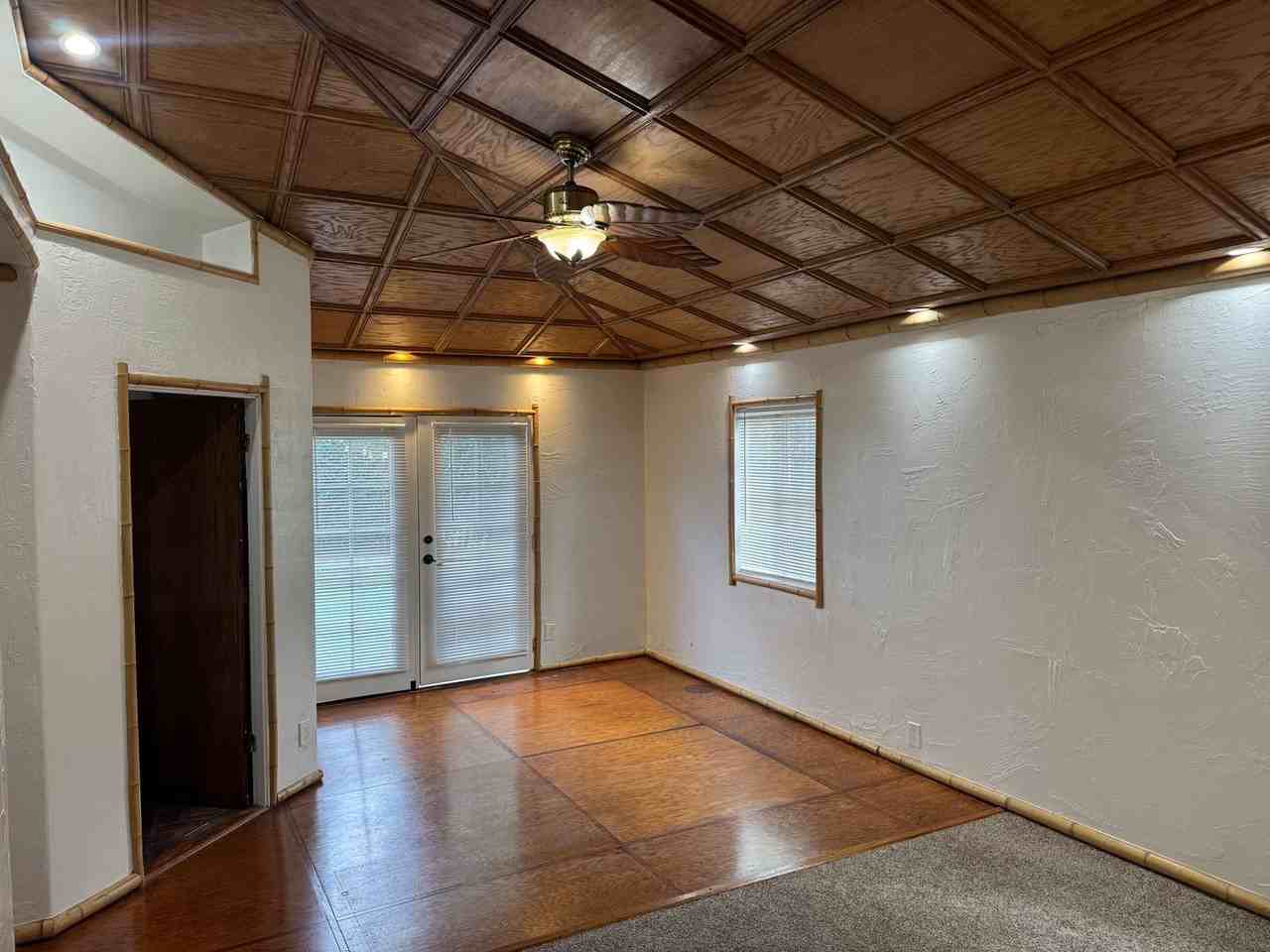 7925 Reading Ave - Photo 6 of 18
