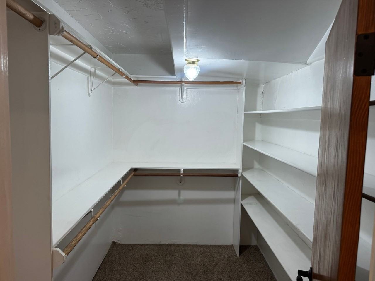 7925 Reading Ave - Photo 6 of 17