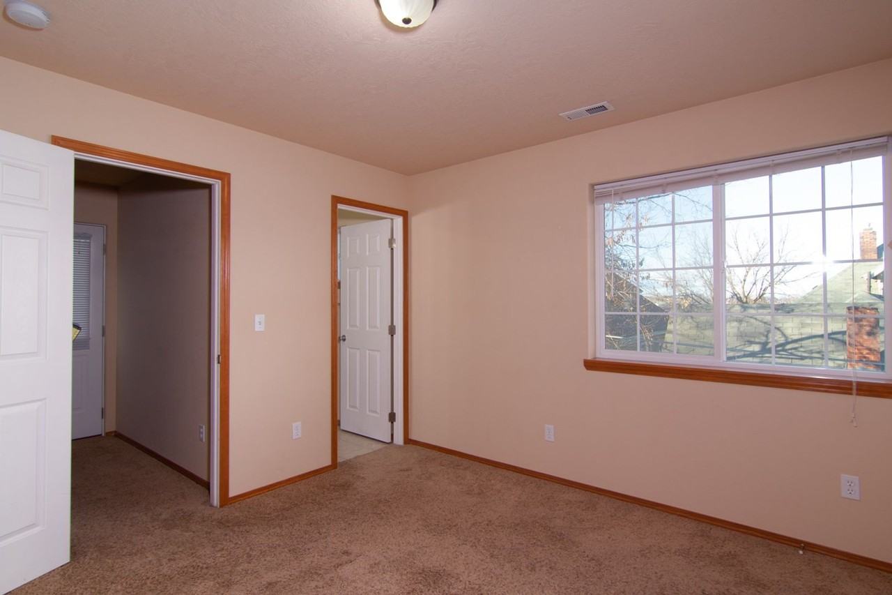 515 S Garfield St - Photo 4 of 23