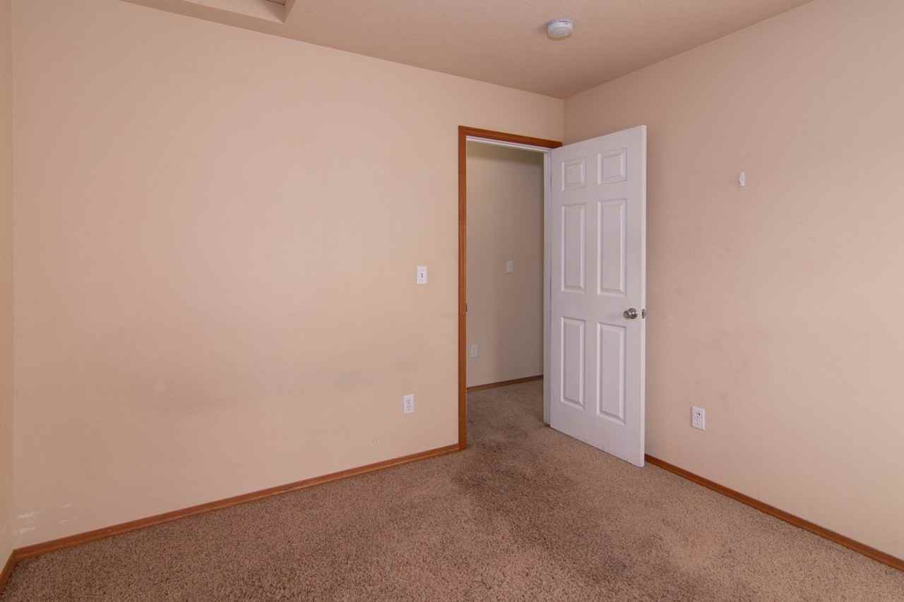 515 S Garfield St - Photo 5 of 23