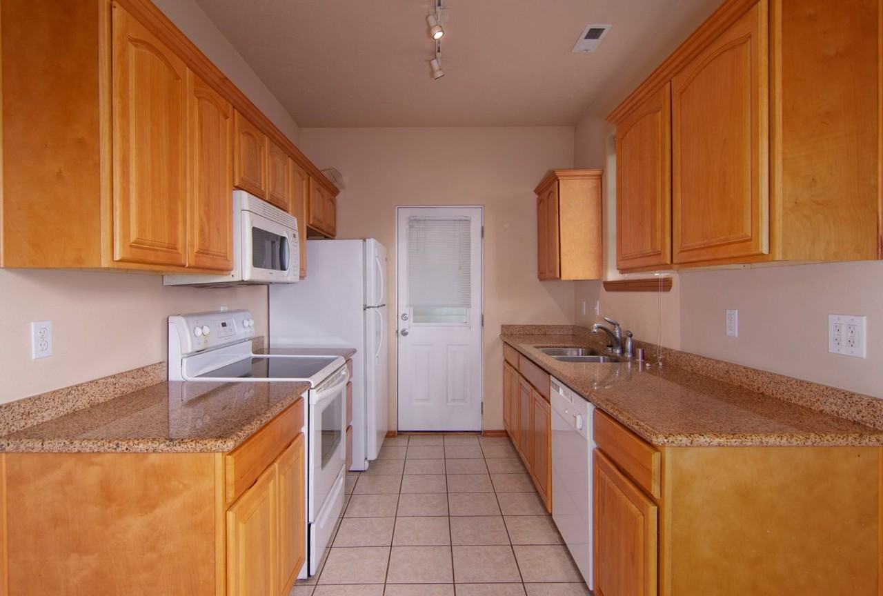 515 S Garfield St - Photo 4 of 23