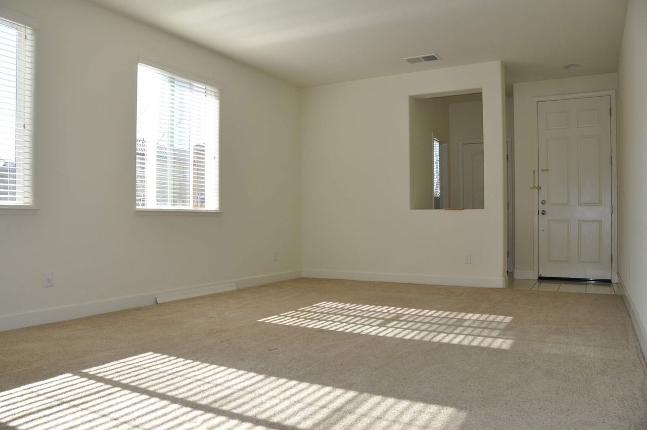 5400 Cliff House Way - Photo 3 of 10