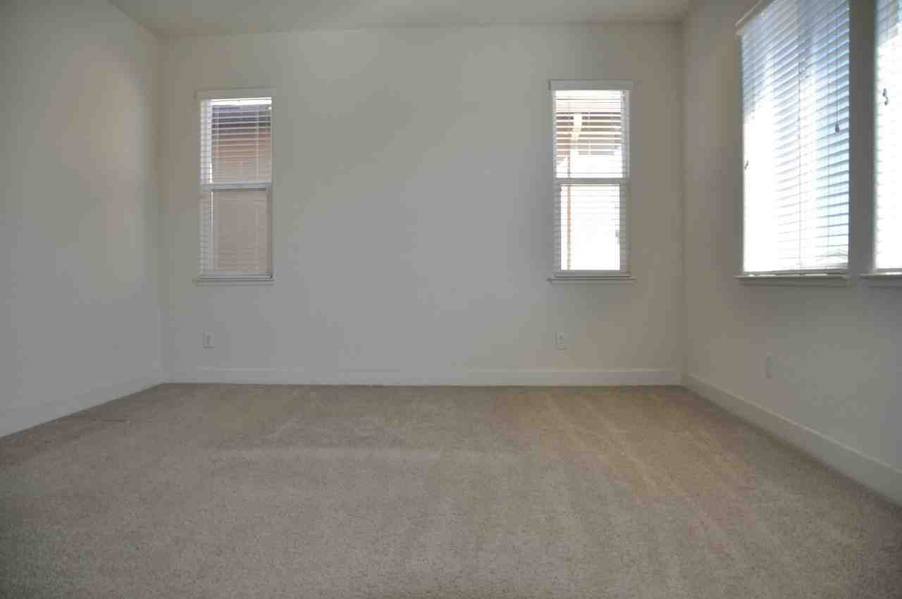 5400 Cliff House Way - Photo 4 of 10