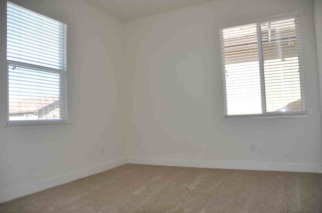 5400 Cliff House Way - Photo 6 of 10