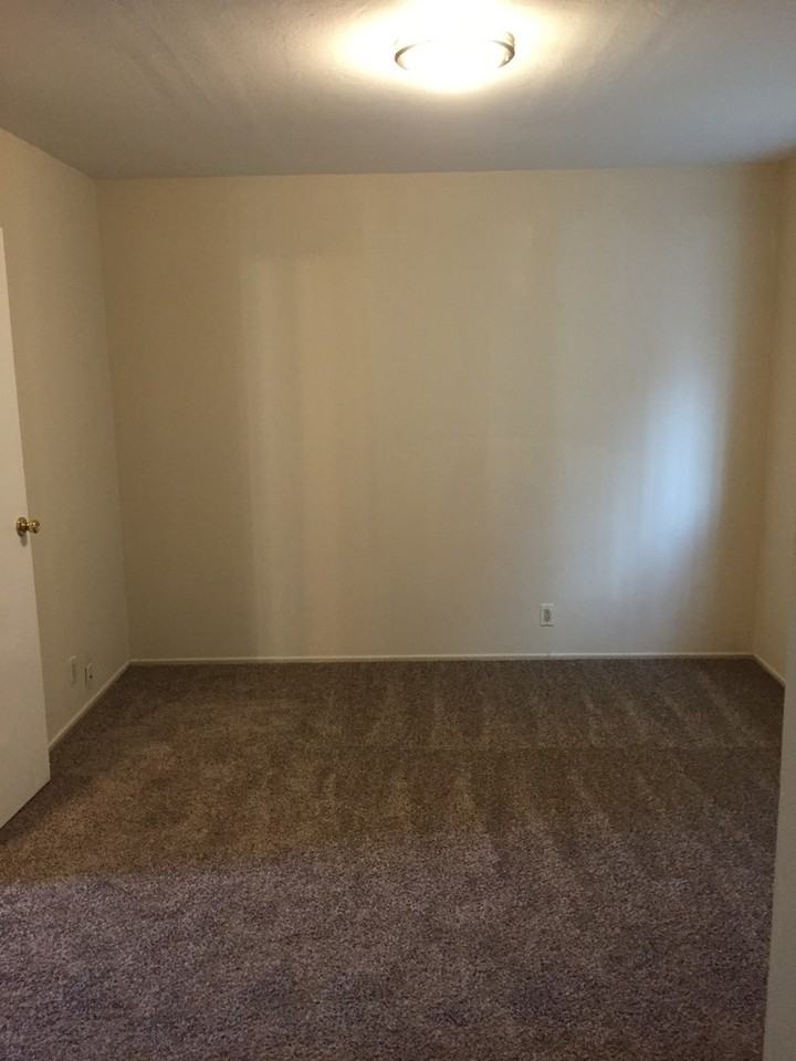 2511 2511 Skykark Drive #4 - Photo 4 of 12